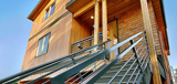 modern_exteriors_83rd-steeltuberailing-exposedglulamcolumns