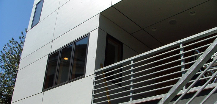 modern_exteriors_green3-horizonatlpicket-steelrailing