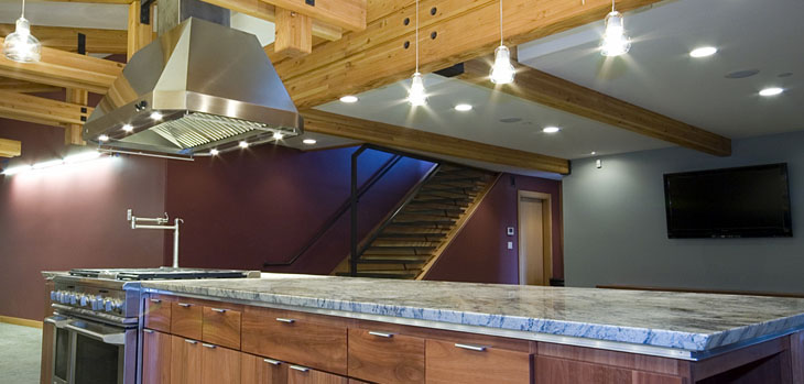 modern_kitchen_yarrow-graniteisland-lyptuscabinets-gemonogram